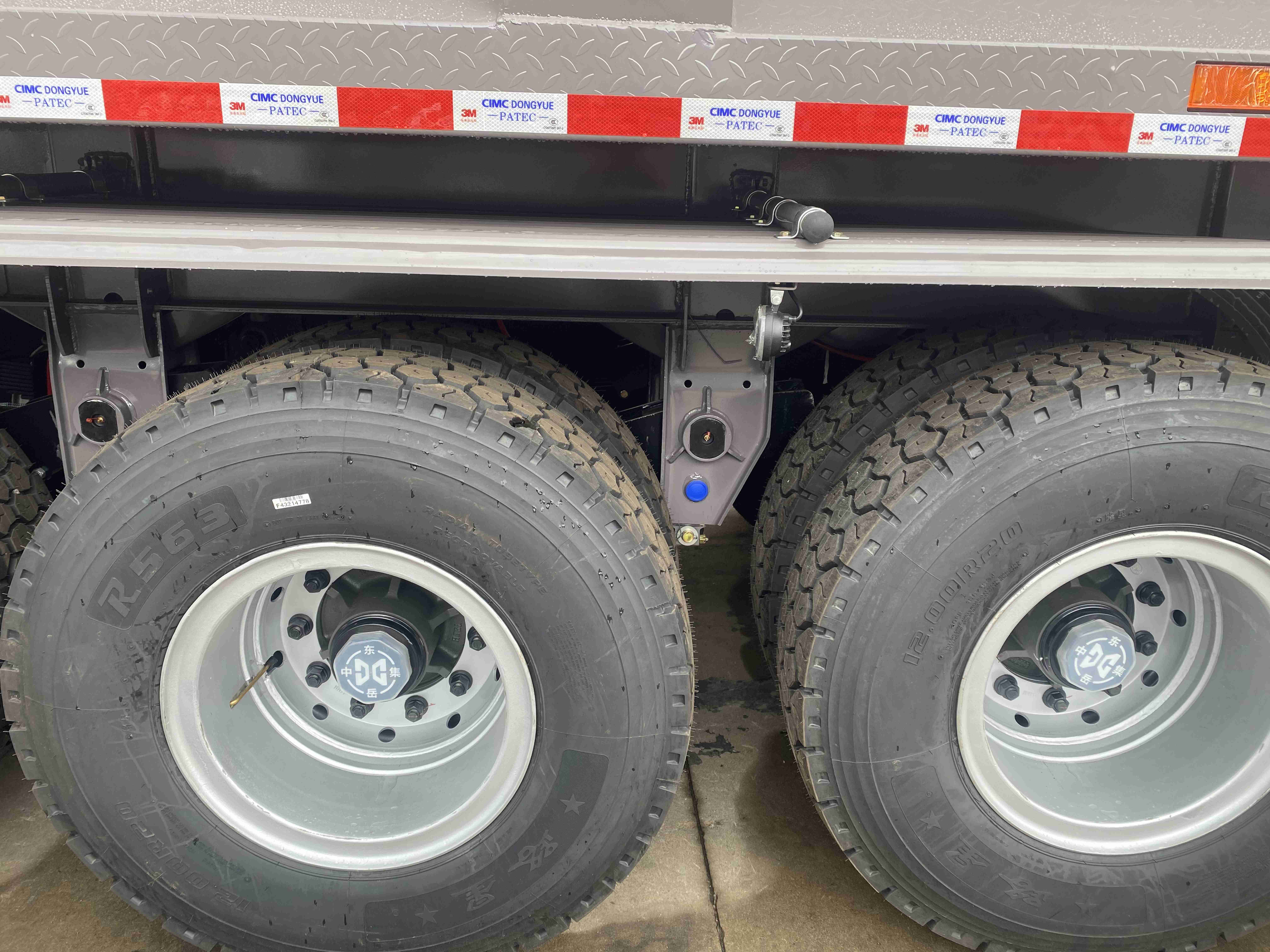 100T Capacity Semi Trailer Mechanical Suspension Popular 3-axle-4-axle Dump Trailer Truck