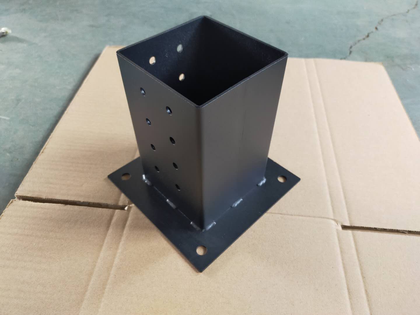 Efficiently Anchor Wooden Posts with QUINT Pergola Kit TRIO Corner Connector Brackets