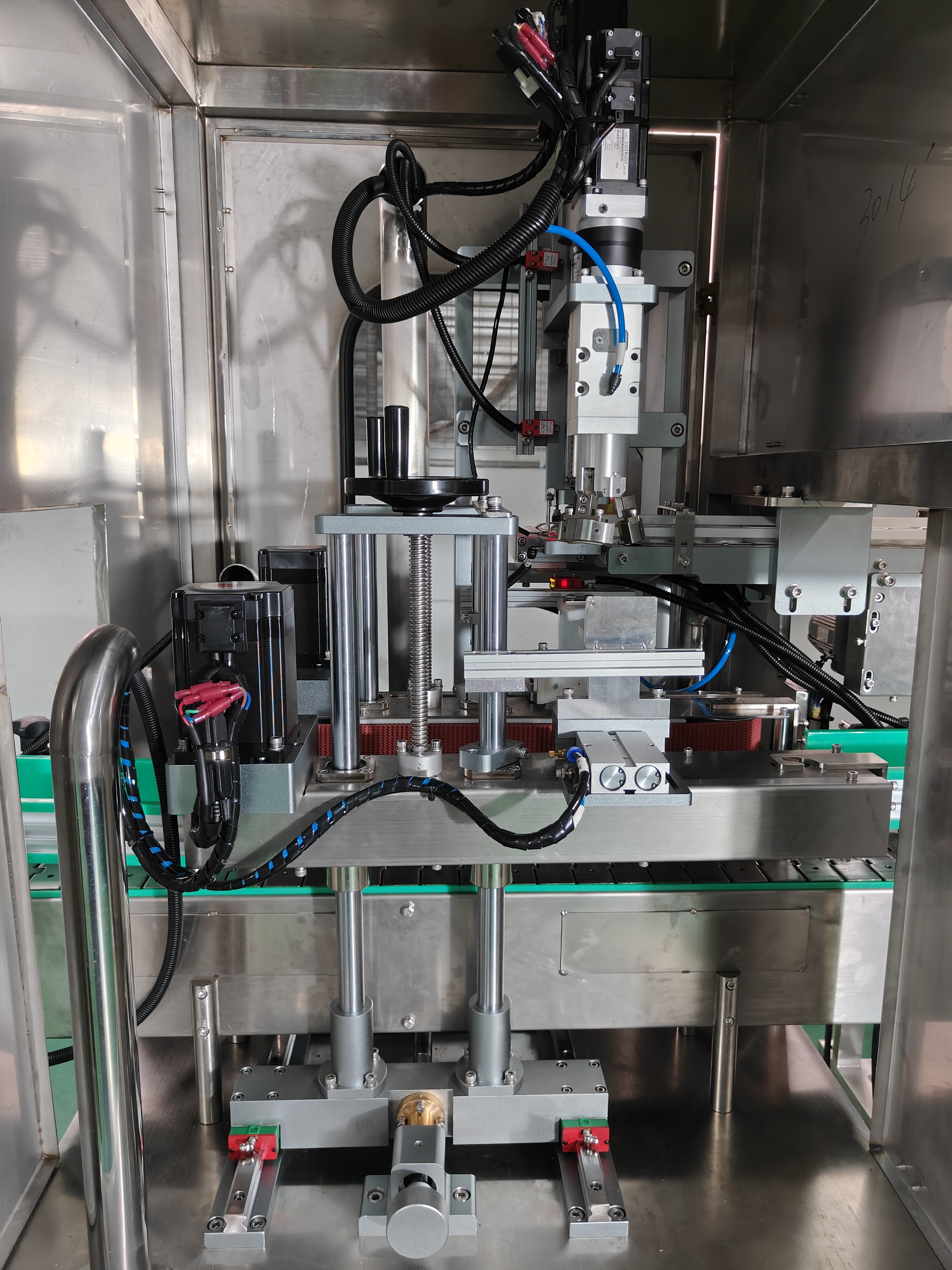 s Single Head Capping Machine for Soy Sauce Round Bottle in Machinery Repair Shops