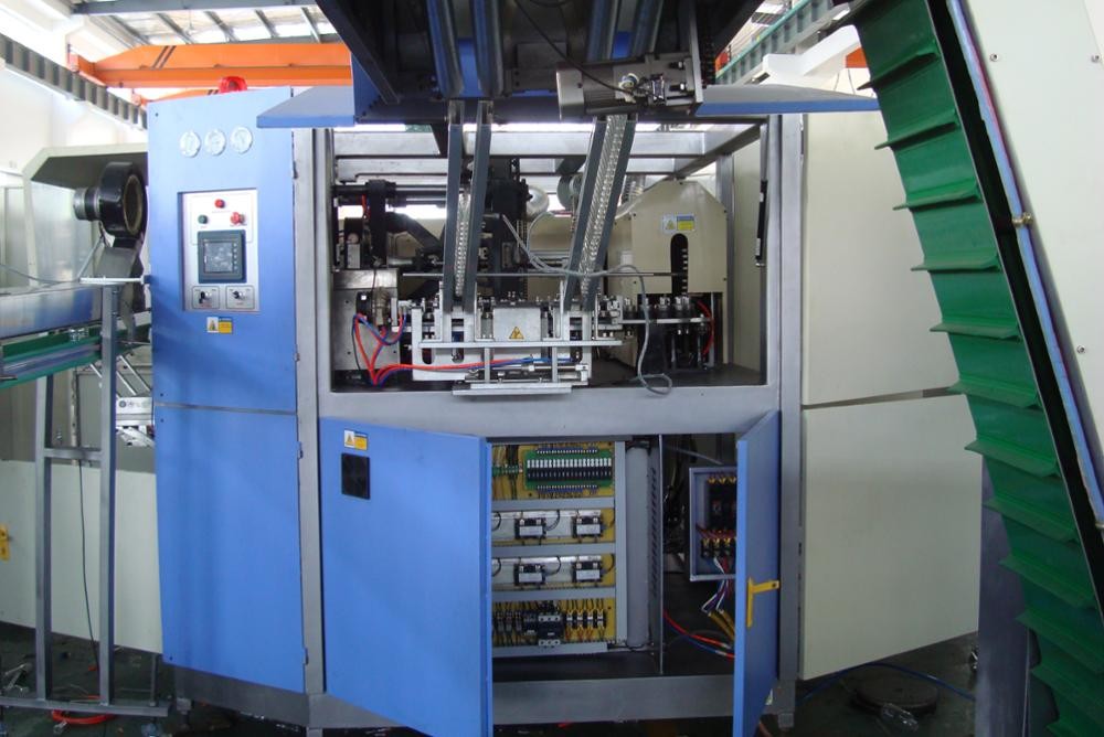 Plastic Extruder 2200 BPH PET Bottle Blowing Machine