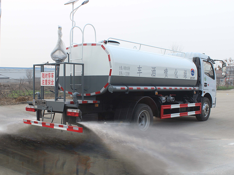 6 Cbm Spraying 15-20m 163 Horsepower Engine Yuchai Fast 8 Gears Dongfeng Water Truck for Sprinkling, Spraying Dust Reduction