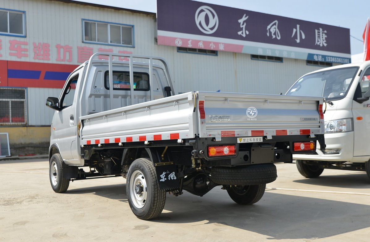 Direct Single Row 4x2 Wheel Slab Type Mini Cargo Truck with EURO 5 Emission Standard
