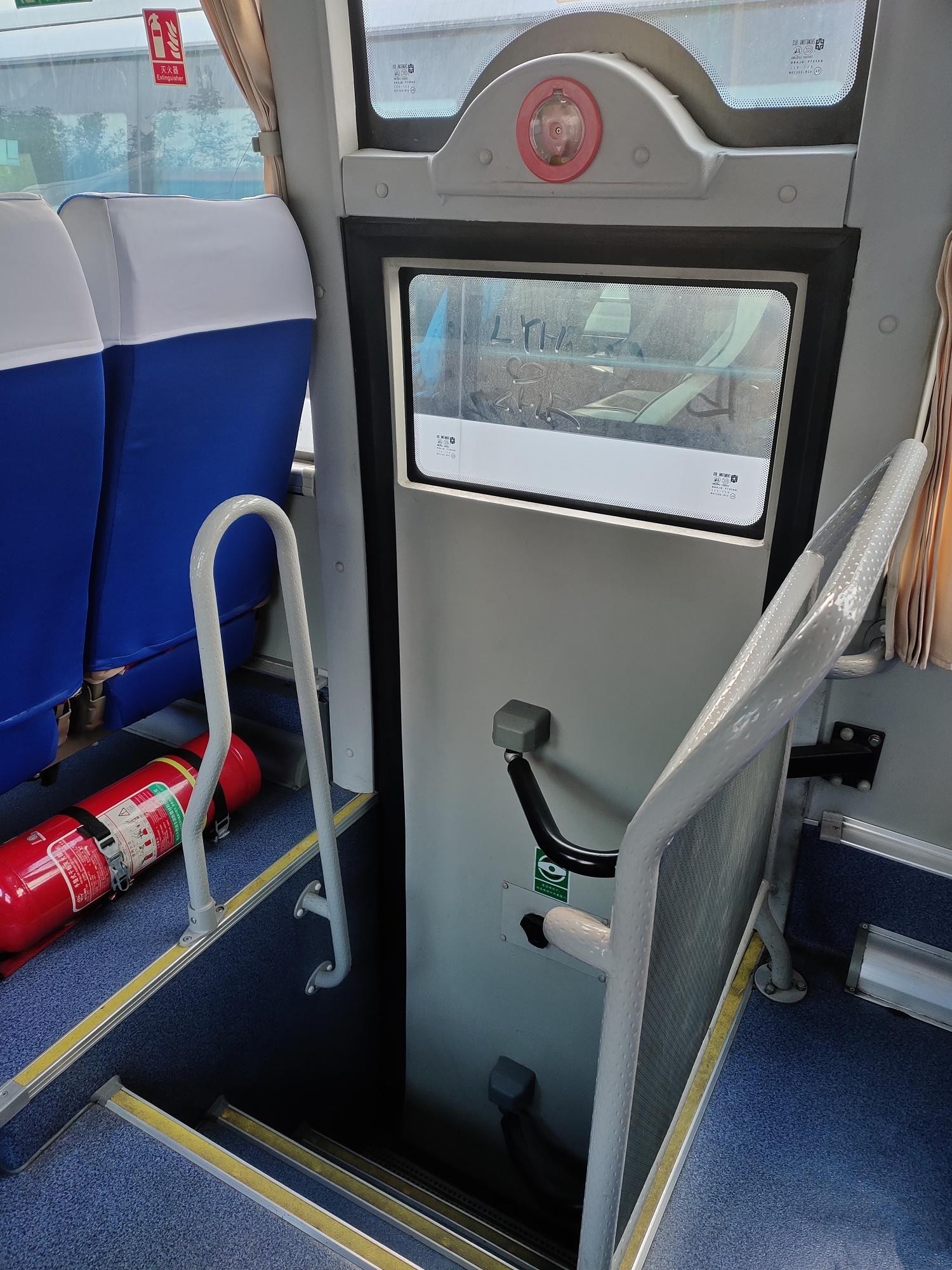 LCK6100 44seater Used Coach Zhongtong Bus Yuchai Engine Two Doors Left Hand Drive