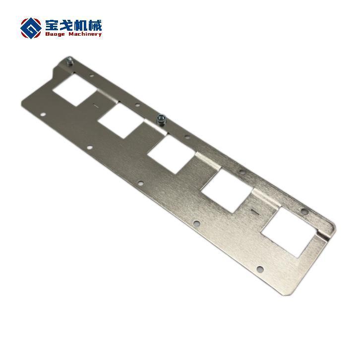 RoHS Certified C11000 Copper Energy Busbar 150 a 2p with 10 or 20 Screws and Nickel Cover