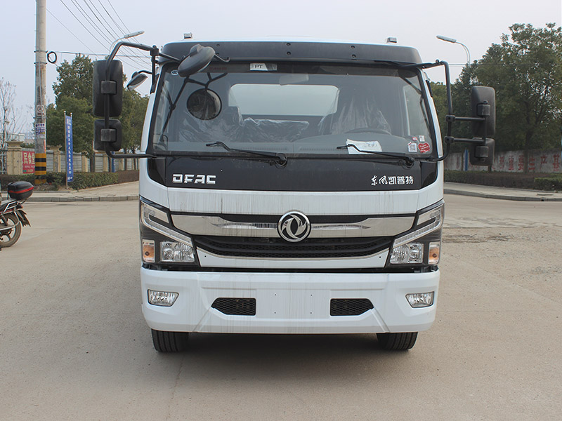 6 Cbm Spraying 15-20m 163 Horsepower Engine Yuchai Fast 8 Gears Dongfeng Water Truck for Sprinkling, Spraying Dust Reduction