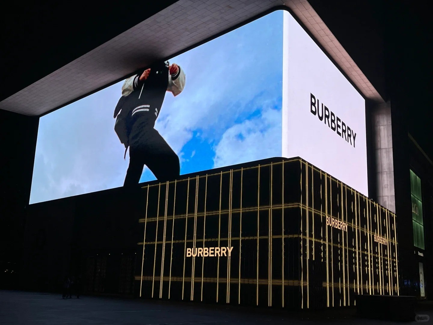 Indoor/Outdoor Full Color SMD2121 LED Rental Screen for Hospitals and Stadiums