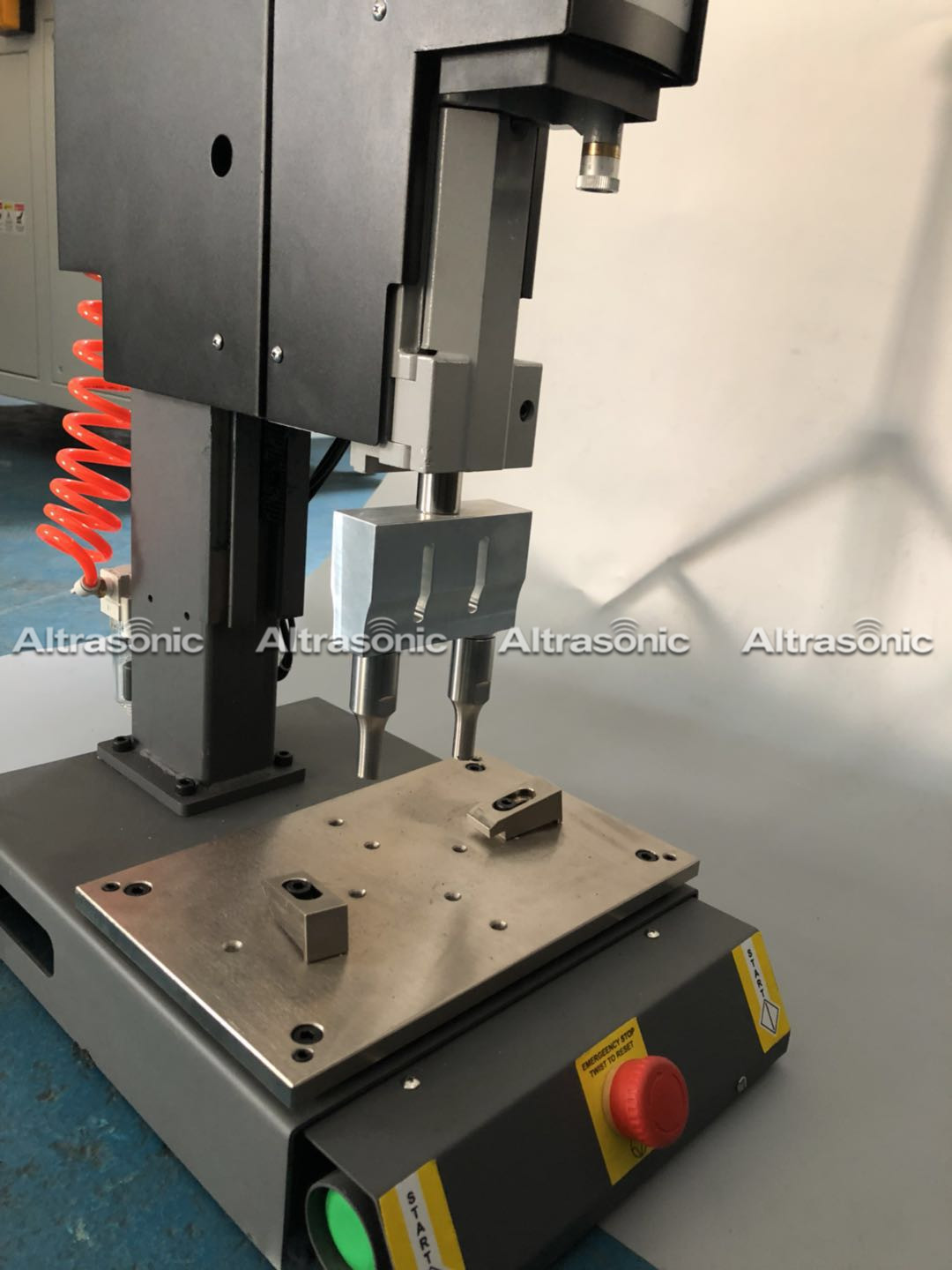 Multi Heads 35Khz Plastic Welder Ultrasonic Plastic Welding Machine for Electric / Plastic Cover