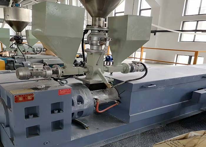 SMS SMMS SXS Non Woven Fabric Making Machine 25gsm 40gsm High Yields
