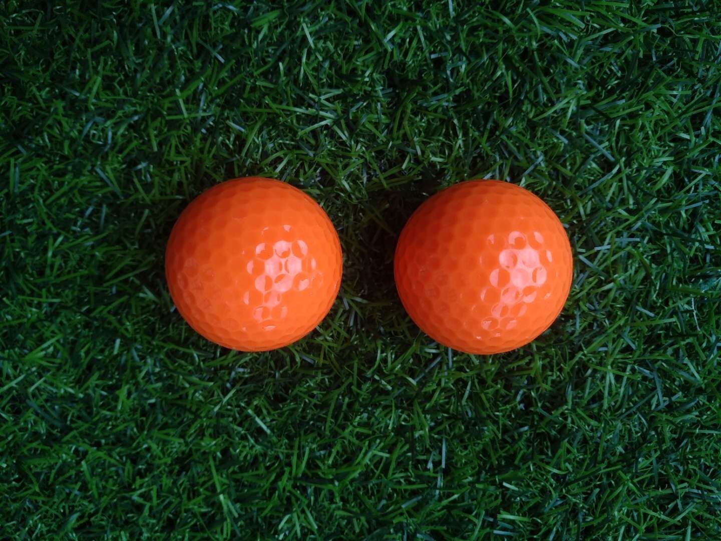 fluorescent golf ball , golf balls , fluorescent golf balls in black light (glow in uv )