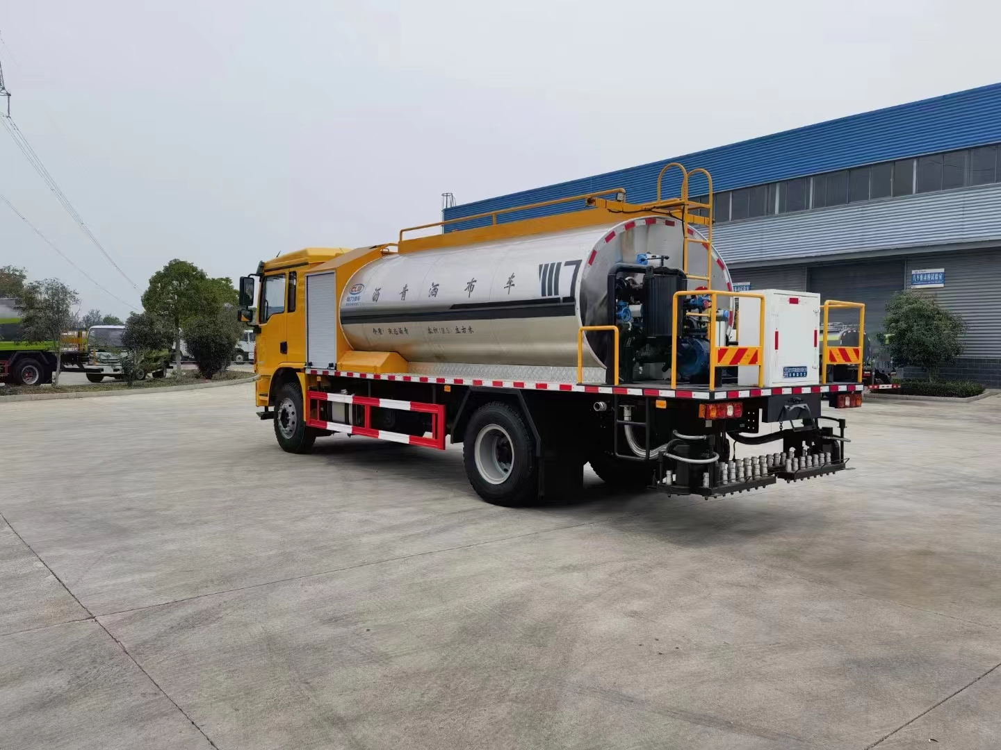 Automotive Asphalt Pressure Distributor for Road Maintenance Asphalt Distributor