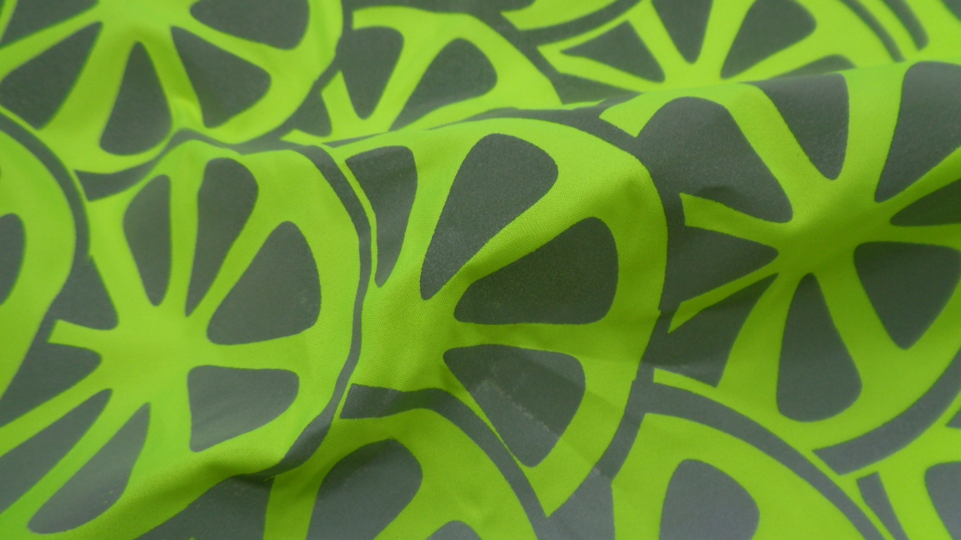 Silver Foiled Winter Jacket Fabric 116Gsm 150CM Plain Waterproof Windproof
