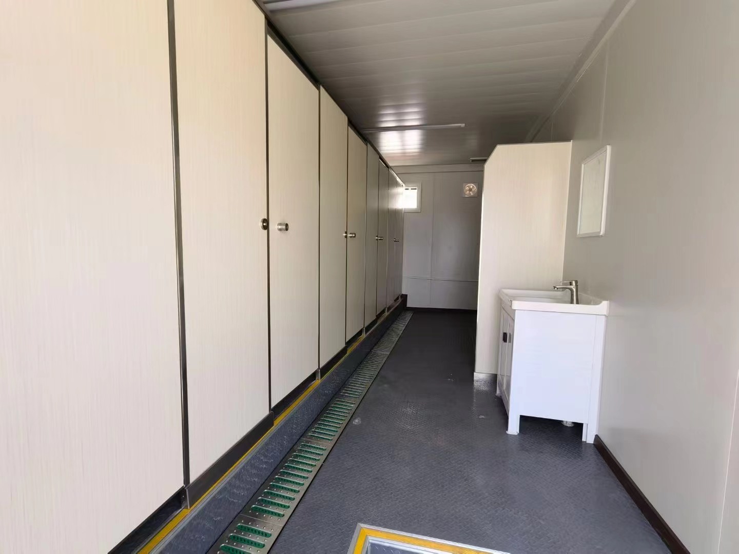 Modern Look Prefabricated Container Toilet for Shop or Villa Aluminum Alloy Windows and Mid-Century Modern Design