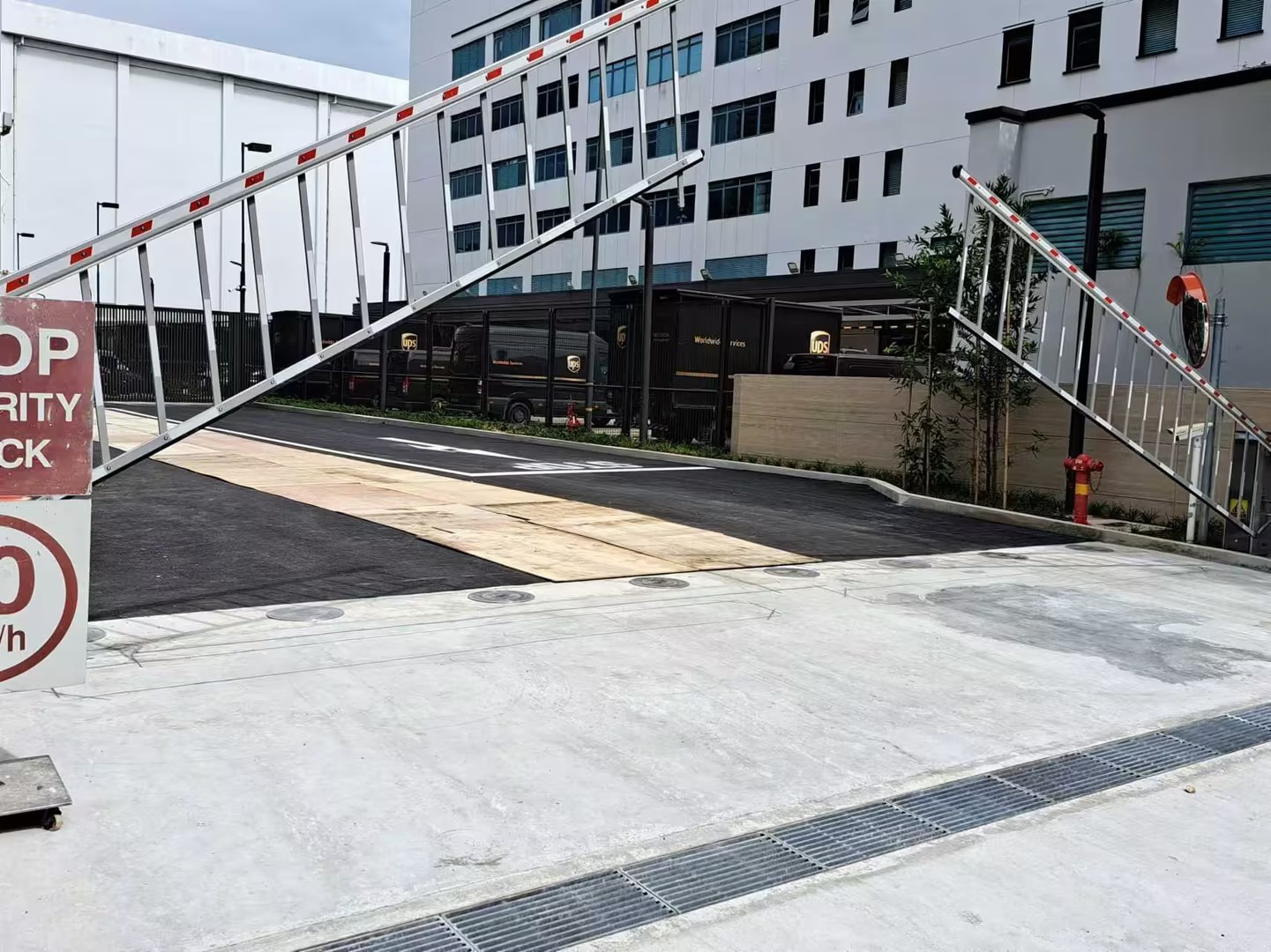 Shallow Mount Stainless Steel Removable Bollards For Physical Security