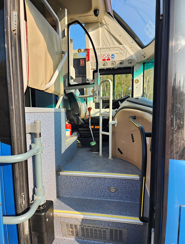 54 Seats Kinglong Used Travel Coach Bus Second Hand Good Condition Luxury 132KW