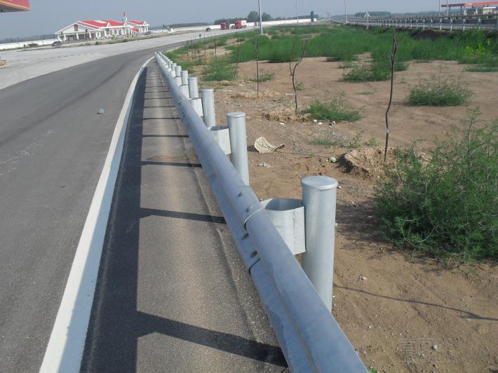 Highway Guardrail Post for Roadway Safety and JT/T281/AASHTO M180 Standard Compliance