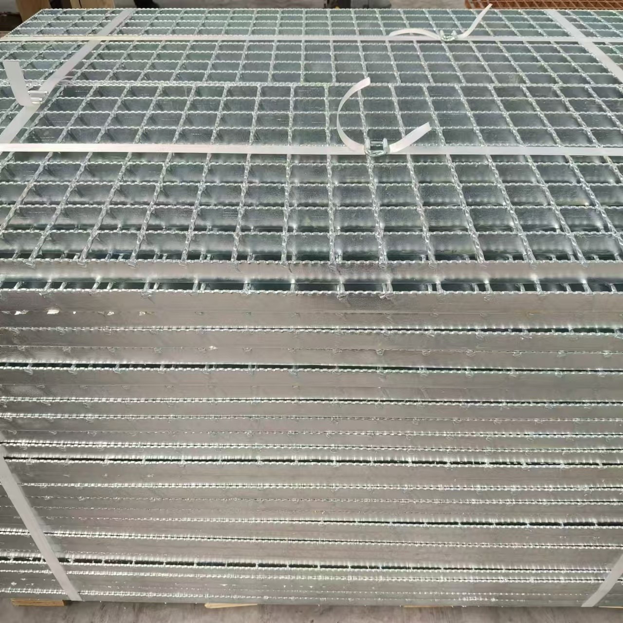 Stainless Steel Gratings: Elegant and Corrosion-Resistant