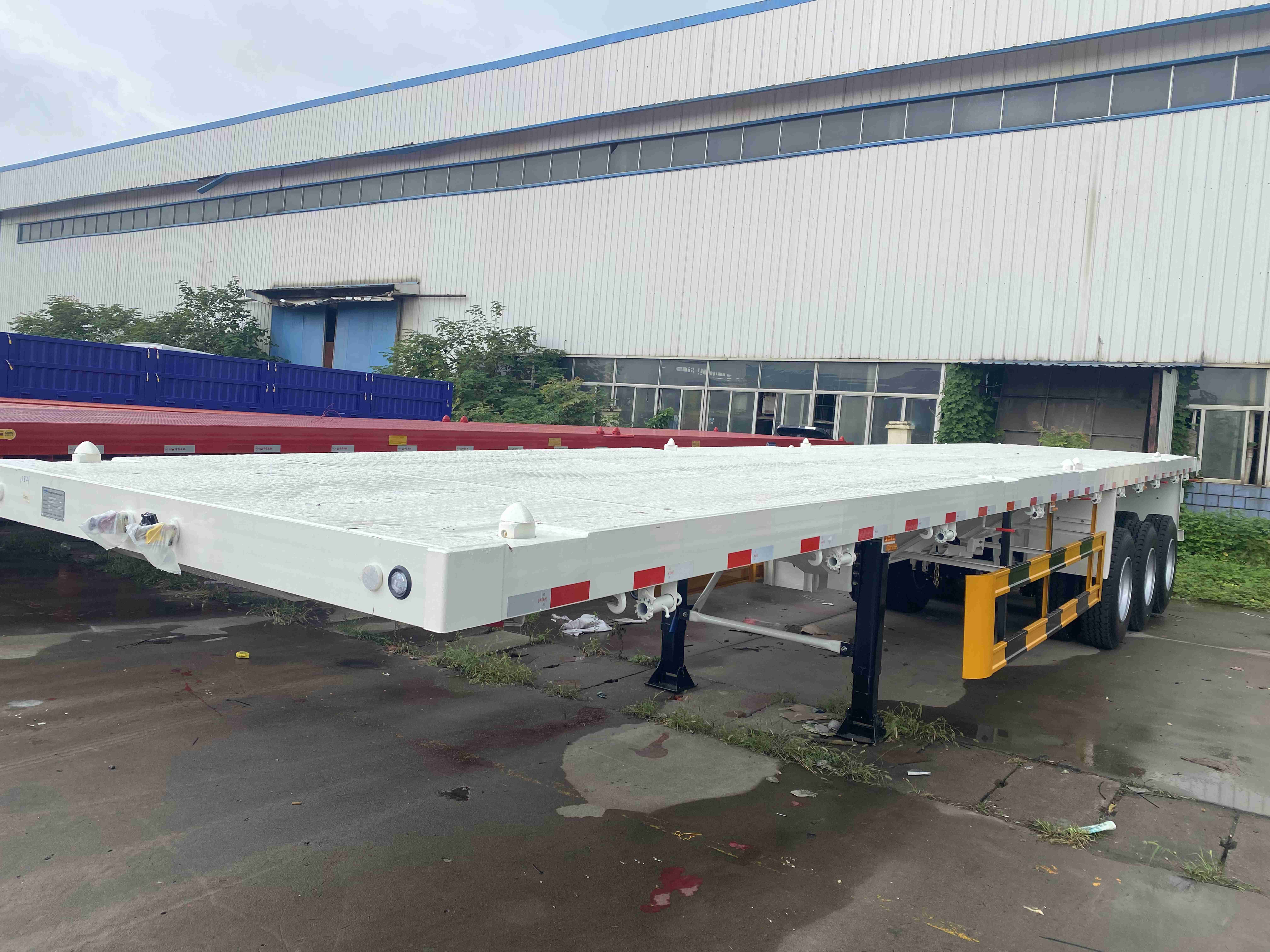 Chinese truck manufacturer CIMC accepts customized semi trailers with a maximum load capacity of 100T through direct sales