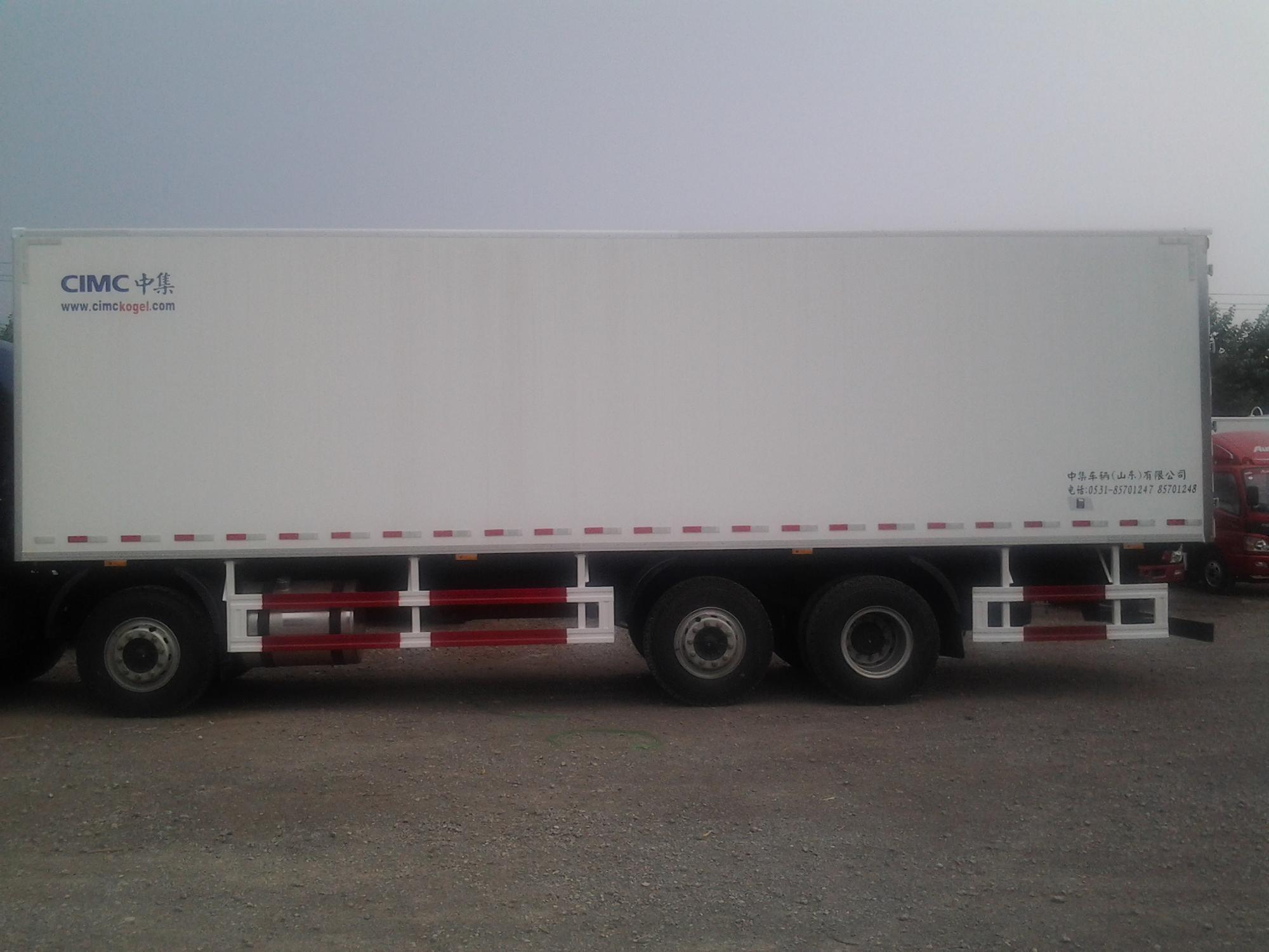 Sinotruk HOWO 6x4 heavy duty refrigerator truck