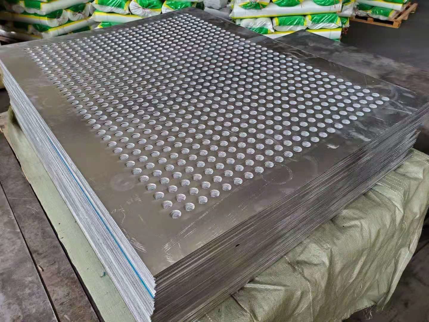 SS306 Decorative Perforated Wire Mesh 26 Gauge 2.5mm Thickness