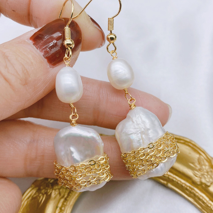 Natural Baroque Pearl Earring Fashionn Baroque Statement Wide Pearl Metallic Hoop Earring For Women New Big pearl Earing