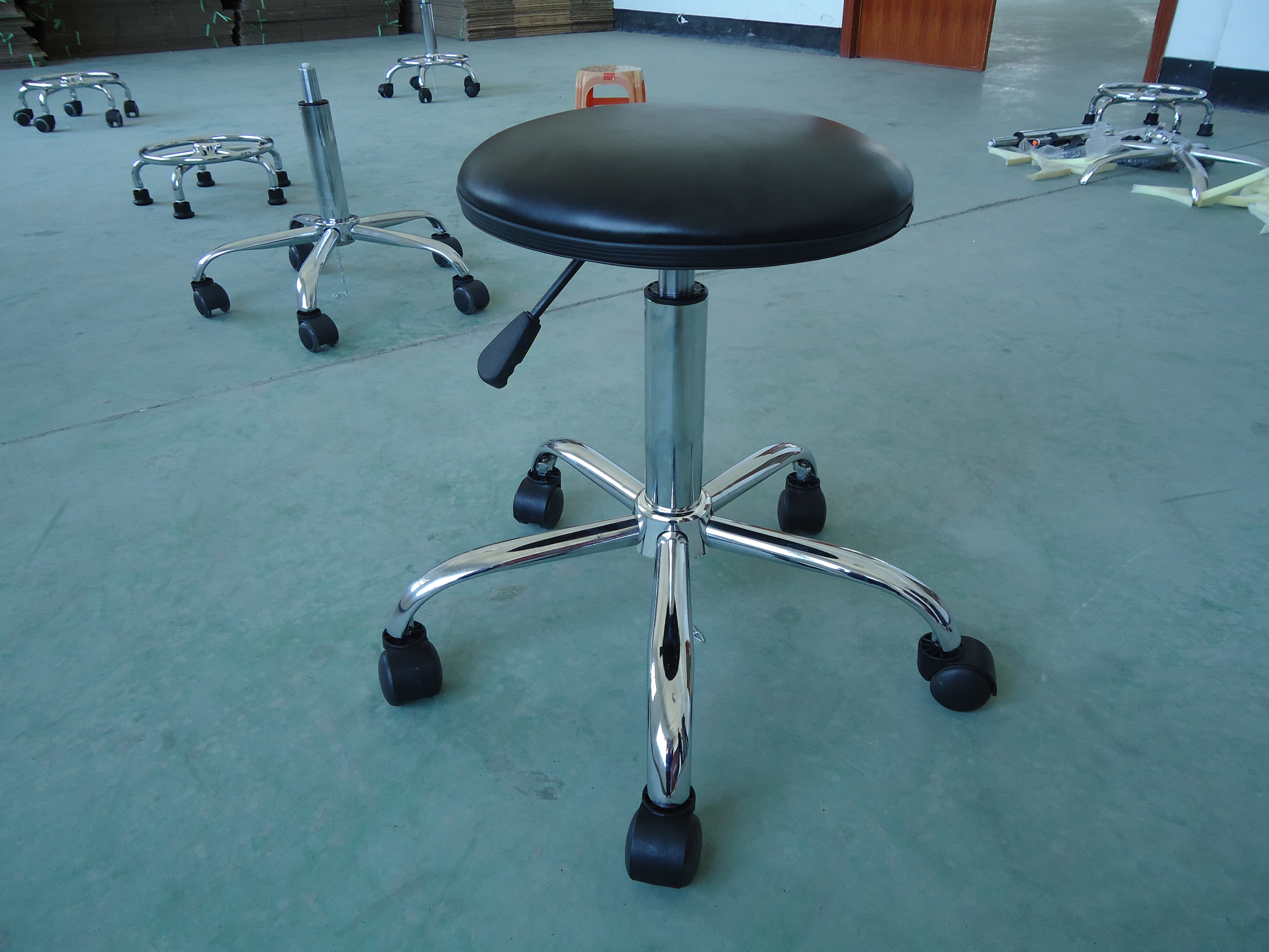 450-610mm Height Adjustable Lab Stool , PU Leather Surface ESD Work Stools