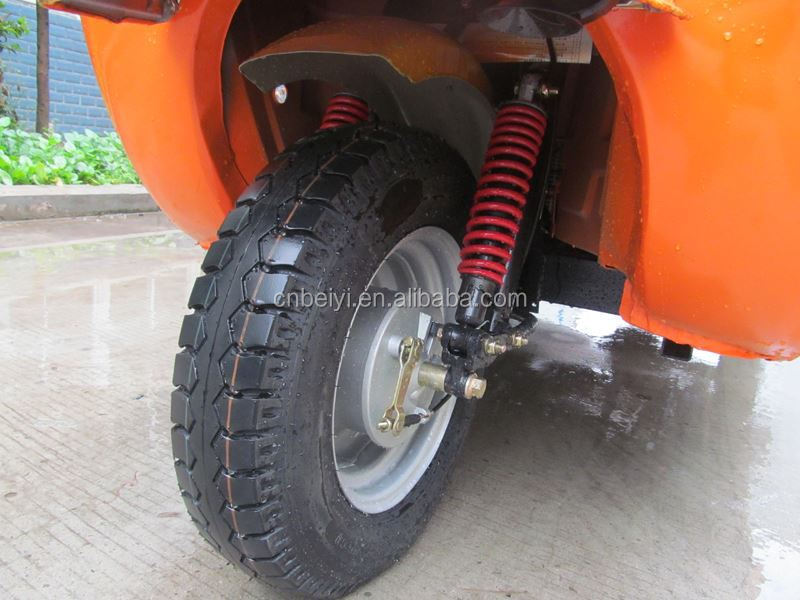 Closed Body Type Three Wheel Motorcycle Cargo Tricycle 250cc With 36A Battery