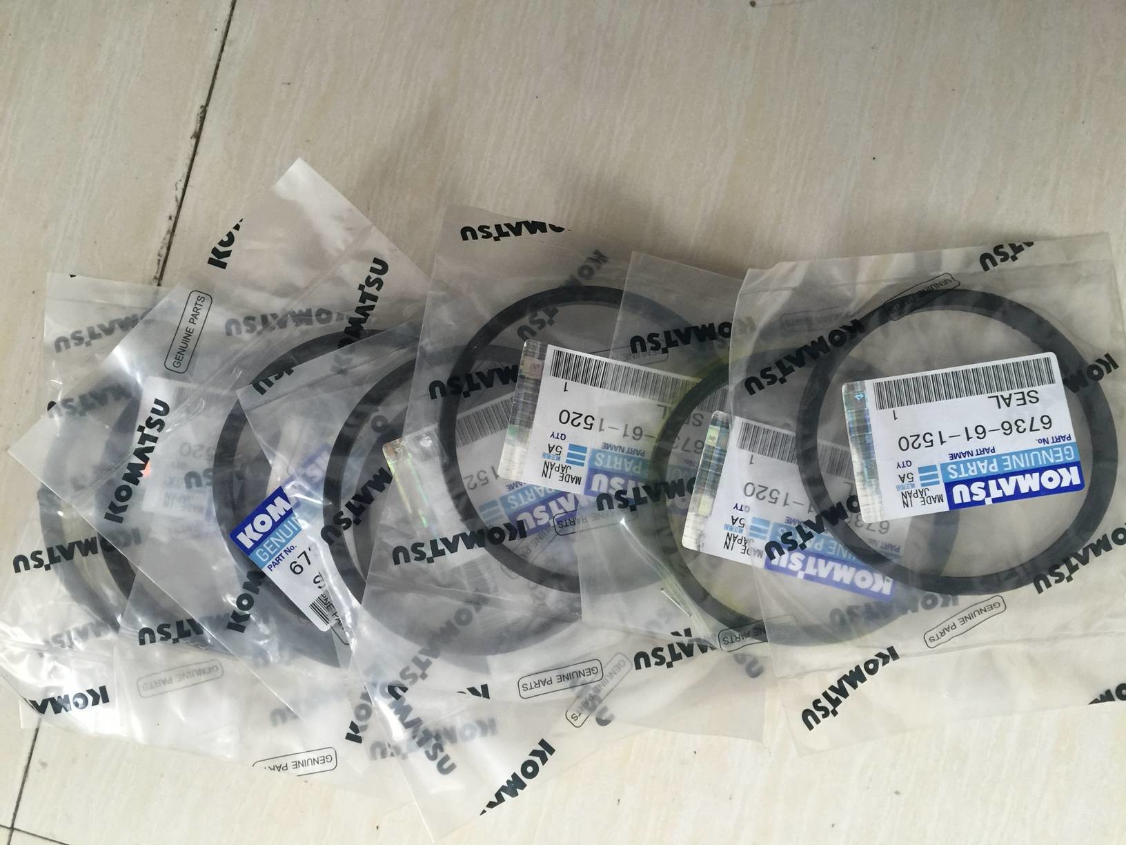 Part No. : 6736-61-1520 SEAL,WATER PUMP use for komatsu pc200-6 pc200-8 WATER PUMP