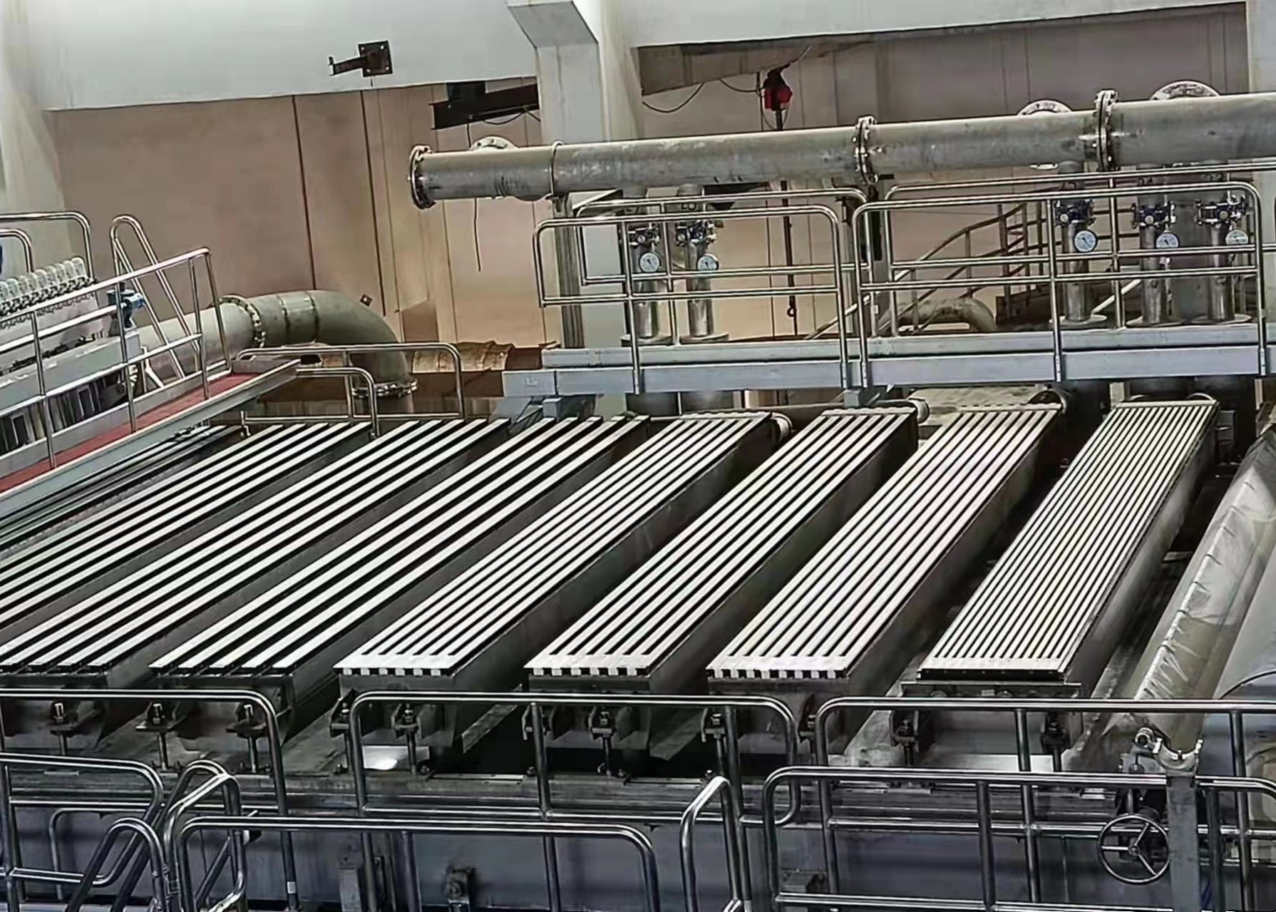Dewatering Foil Box Stainless Steel Body Long Service Life With Ceramic Face Board in fourdrinier paper machine