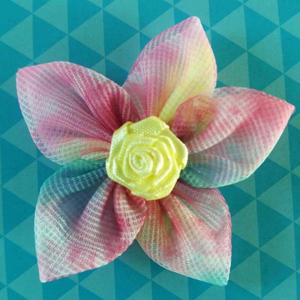 Customized Elegant Sheer Fabric Flowers Garment Craft Handmade Flowers For Girls