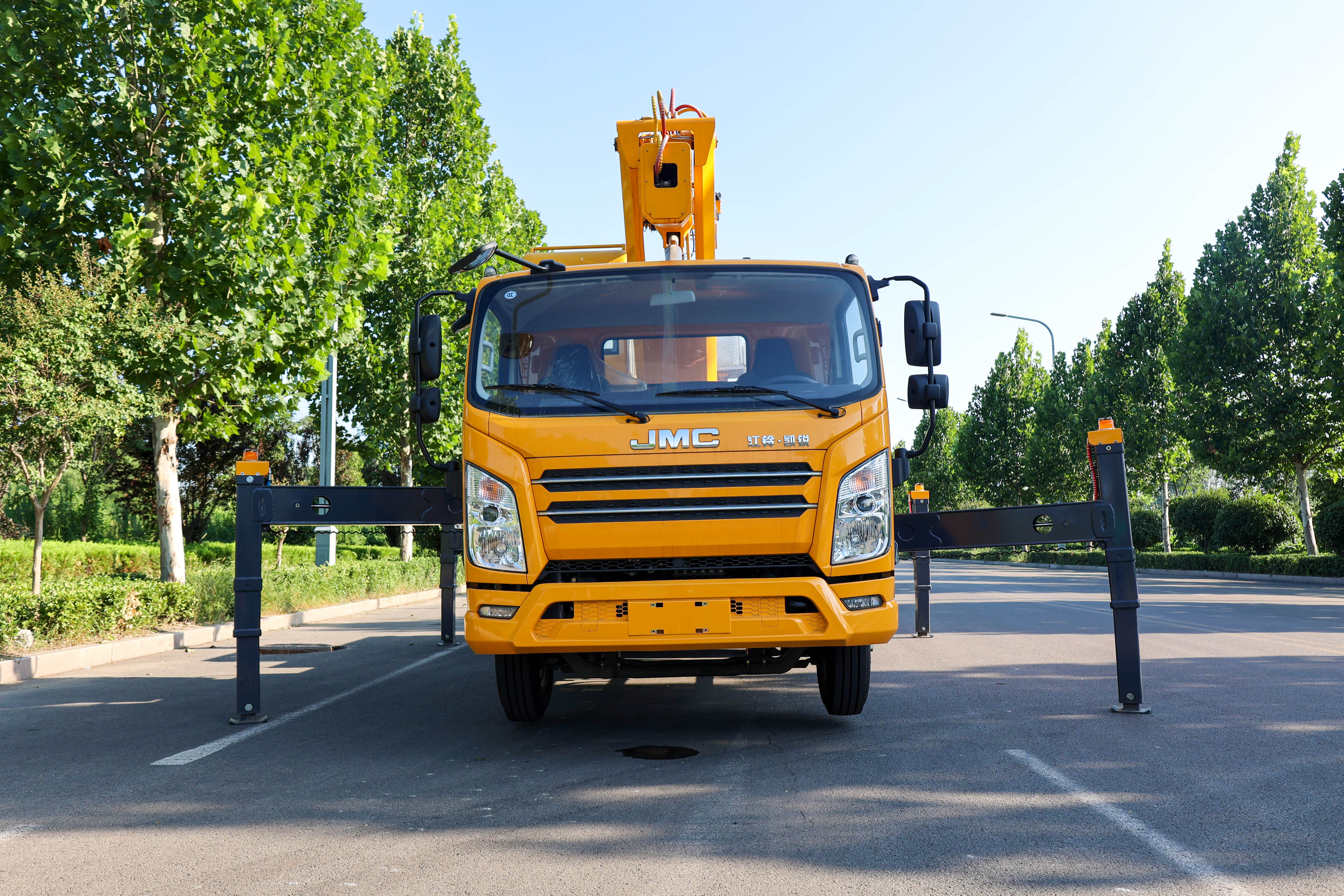 Factory Direct Sales Double Protection Bucket Truck Aerial Working Platform