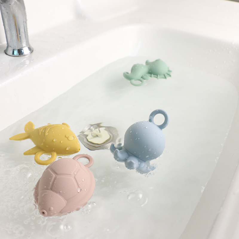 Custom Popular Silicone Ocean Animal Octopus Fish Turtle Seahorse Kids Baby Bath Toys Gift Set Water Spray Squishy