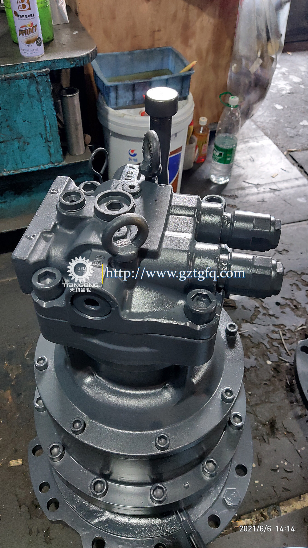 4610138 ZX200 Excavator Swing Drive Hitachi Swing Motor Assy