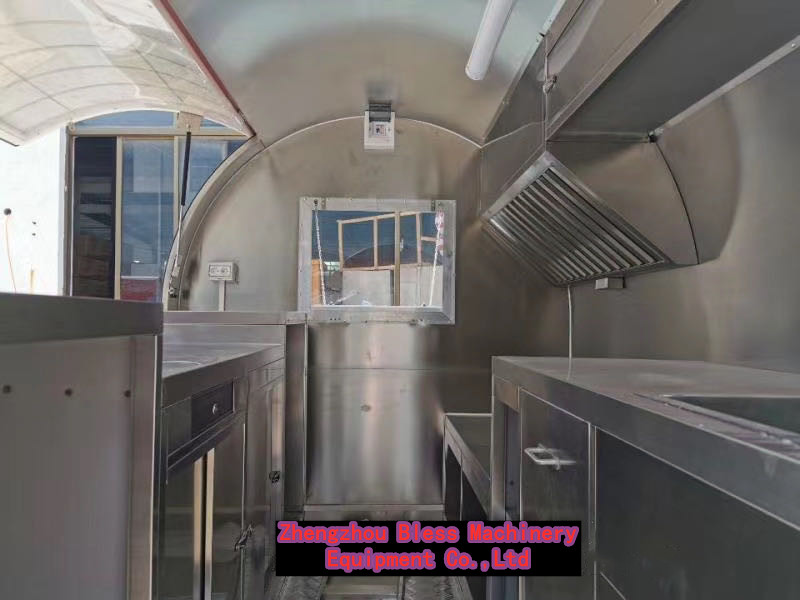 Convenient Snack Food Semi-Trailer 4 Wheels Food Truck for Your Food Business Needs