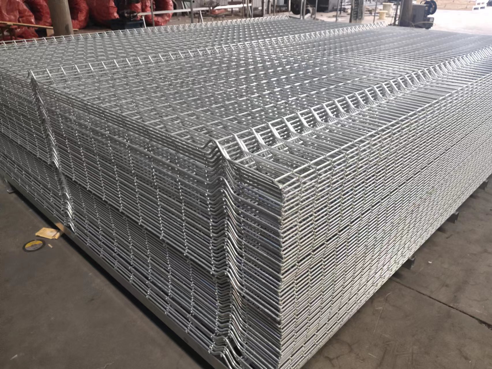 hot diped galvanized curved mesh fence panel