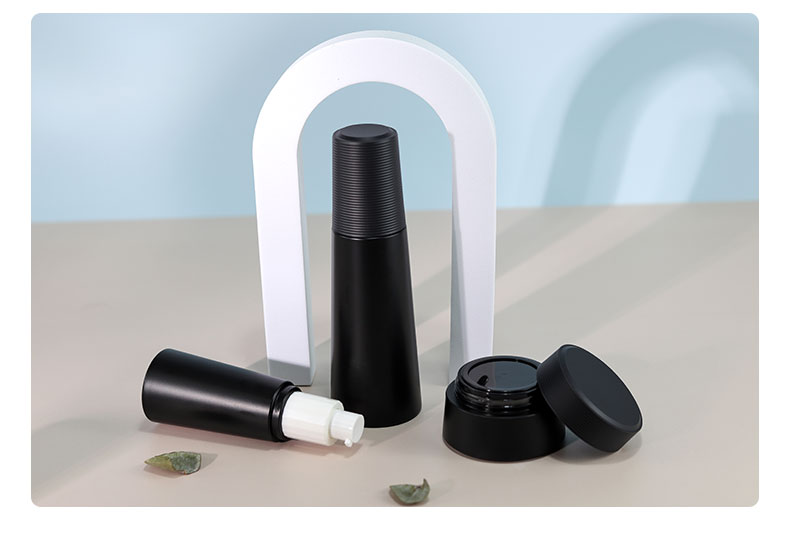 100ml 120ml Black Cosmetic Packing Bottle 50g Plastic Lotion Containers With PETG Caps
