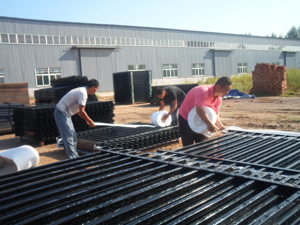 Decorative and ornamental garden 2.1x2.4m security fencing for sale