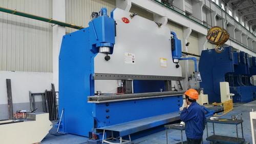 400T Force Heavy Hydraulic Press Brake 7m Length thickness 8mm Metal Sheet