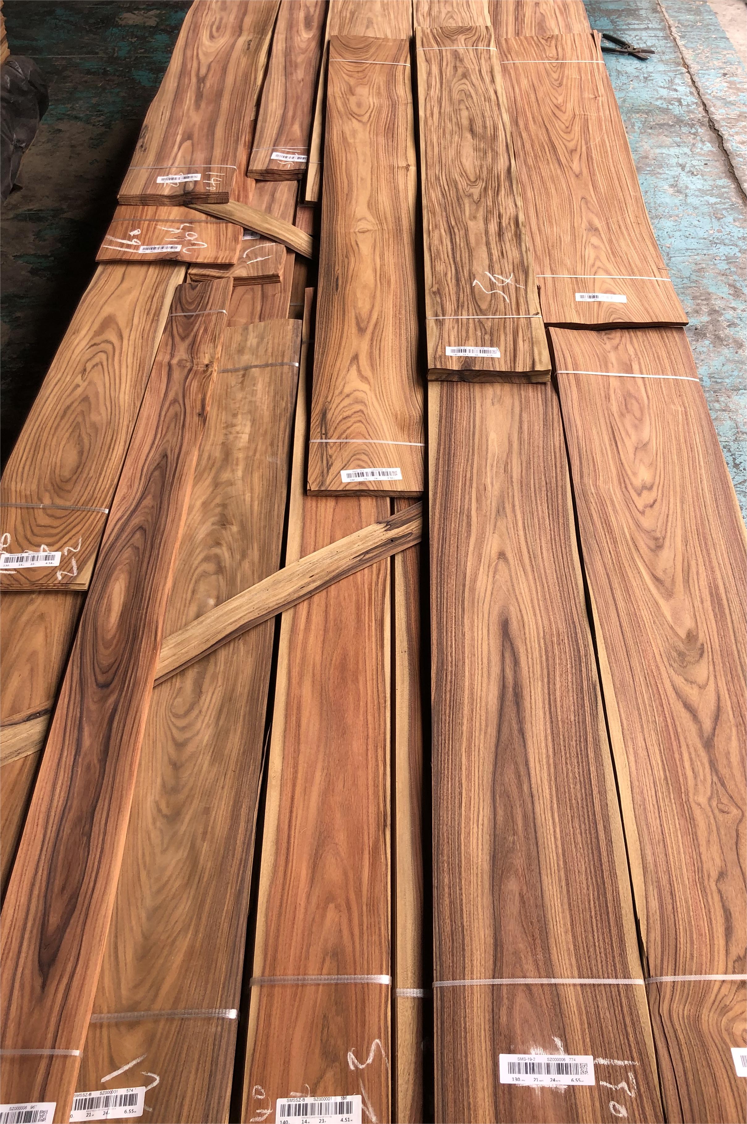 Factory Wholesale 0.45mm Santos Rosewood Veneer fine-grained Mountain grain Brazil Mahogany natural wood veneer
