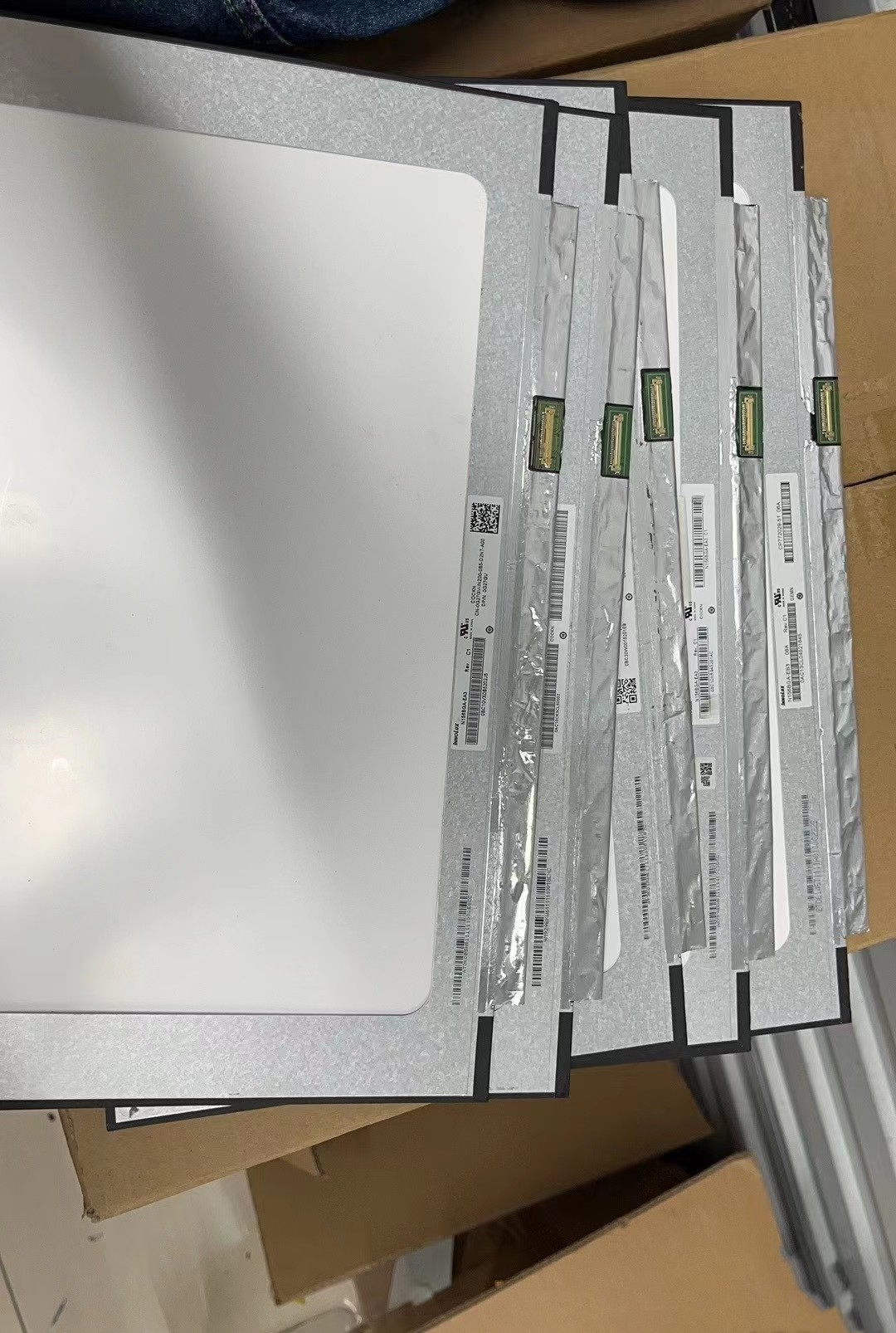 M125NWR1 R2 IVO 12.5" 1366(RGB)×768, 200 cd/m² INDUSTRIAL LCD DISPLAY