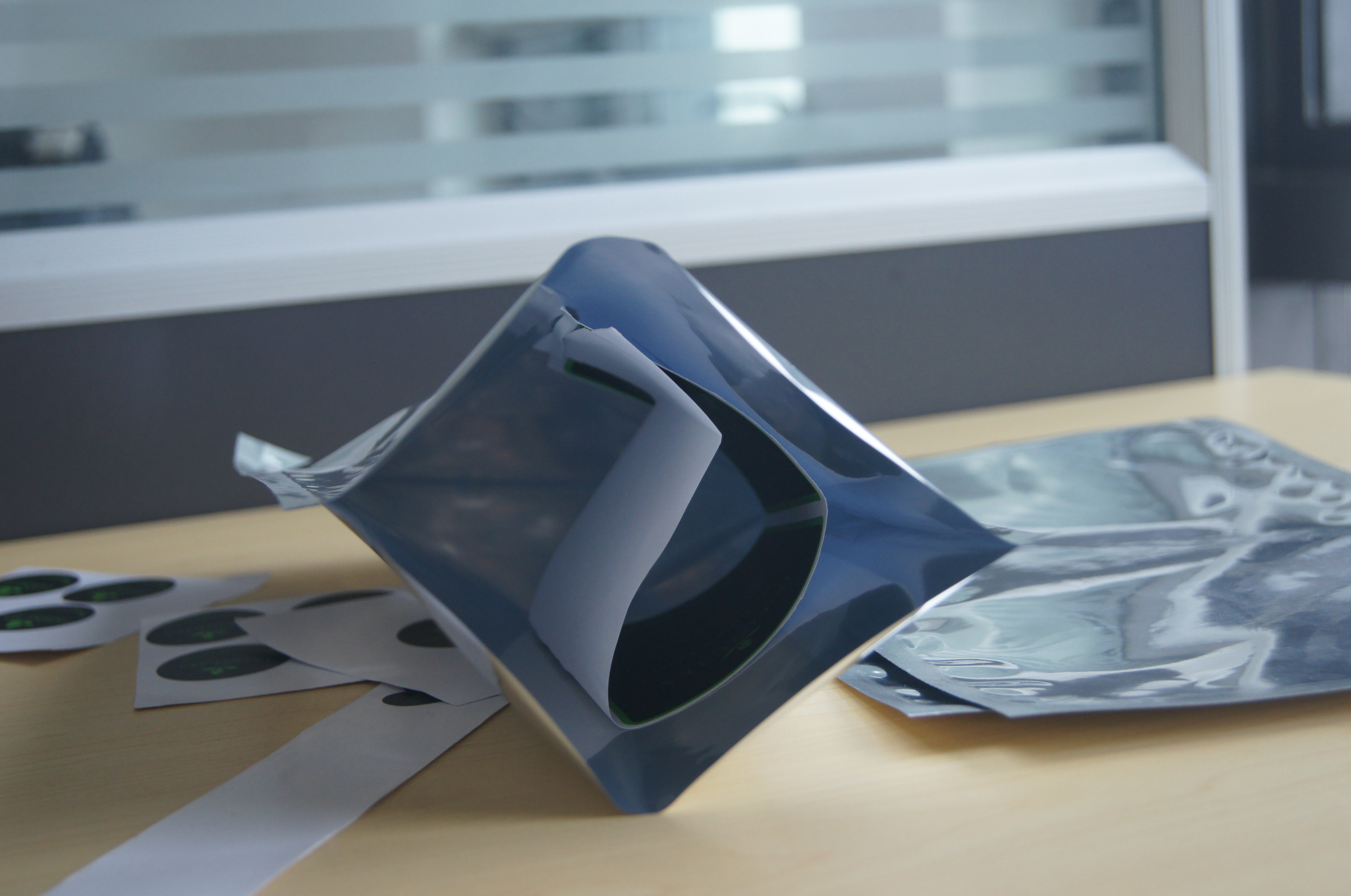 Flat Bottom Matte Finish Aluminium Foil Pouch Packaging for Coffee , Silver Tin Tie