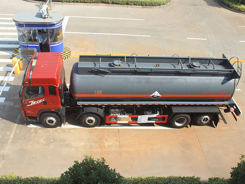Jiefang Corrosive Tank Transport Vehicle Transporter 19 Cubic Meters EURO 5