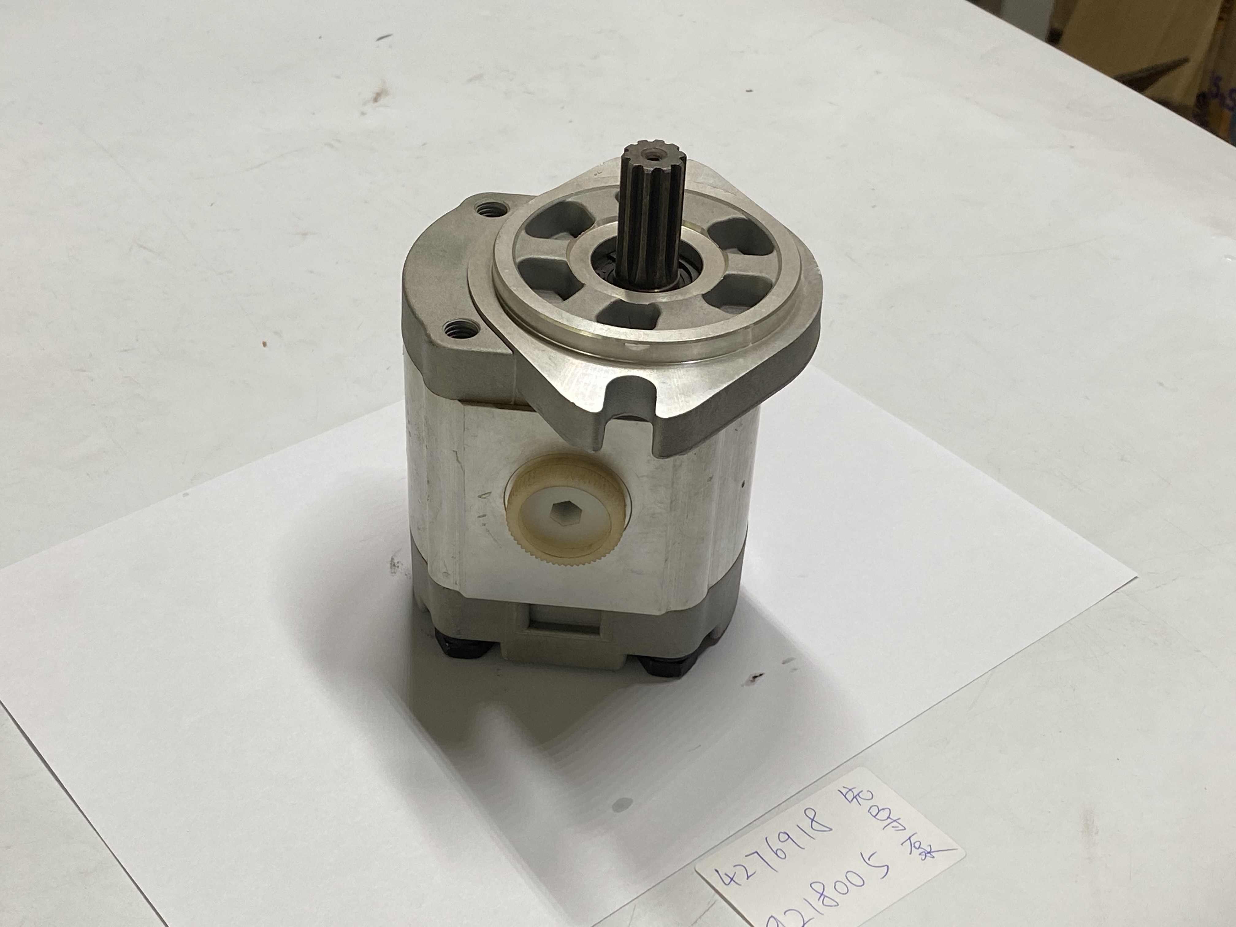 Construction Machinery Parts E320C E320B Gear Pump Pilot Pump Charge Pump 126-2016