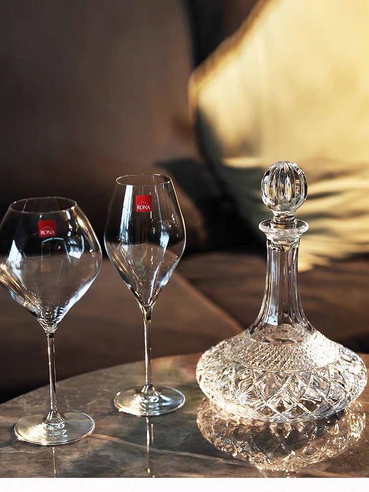 End Glass Collar Industrial Wine Decanting Bottle with Lid and Rotating Gyro Tumbler