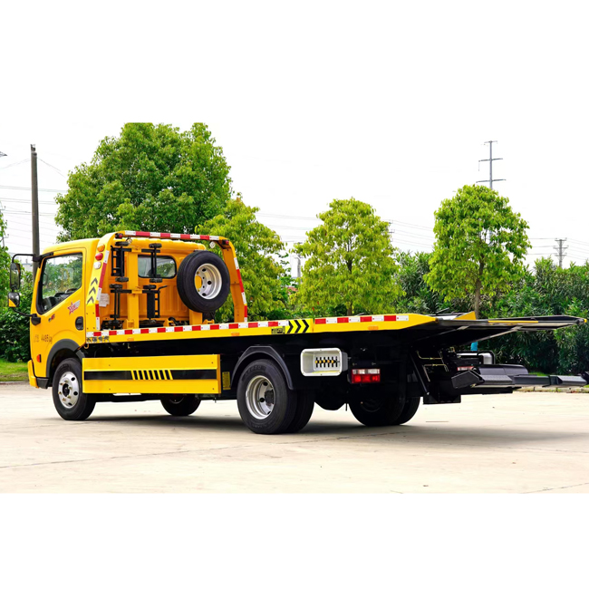 Customized 4X2 Dongfeng Lightweight 5 Tons One Tow Two Wrecker Truck for Accident Car