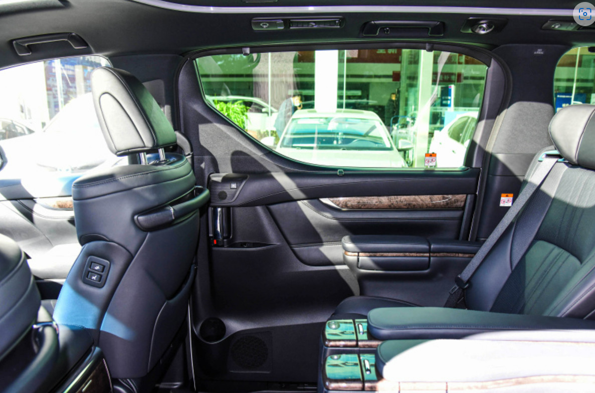 Toyota Alphard 2023 Dual Engine 2.5L Zhenxiang Huangjin version home 5 Door 7seats MPV