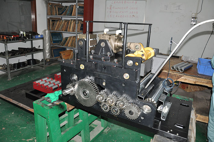 NC servo feeder
