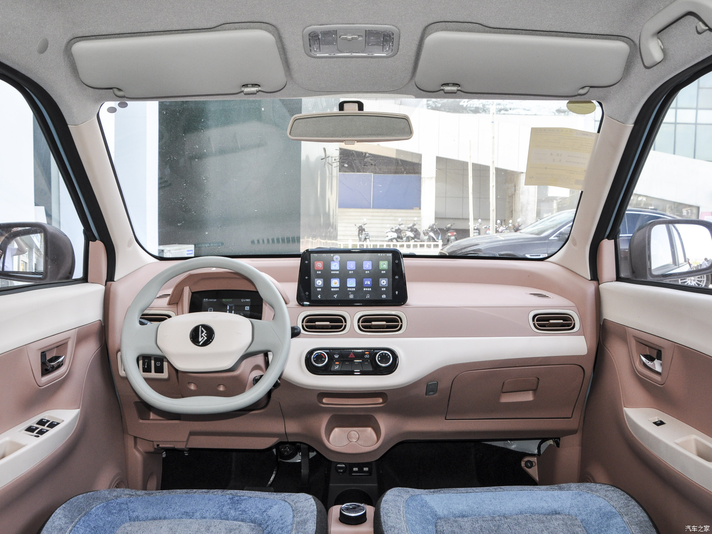 Discount sales in inventory Best price New LHD 4 Seats Mini EV LINGBAO BOX Electric Car Mini electric car cheap electric