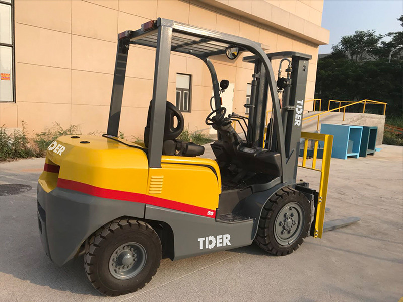 Isuzu C240 Engine 3-Ton Small Diesel Forklift Truck With Clamp Parts
