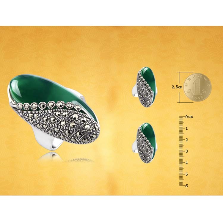 Vintage Sterling Silver Ring with Oval Green Agate and Marcasite (R12283GREEN)