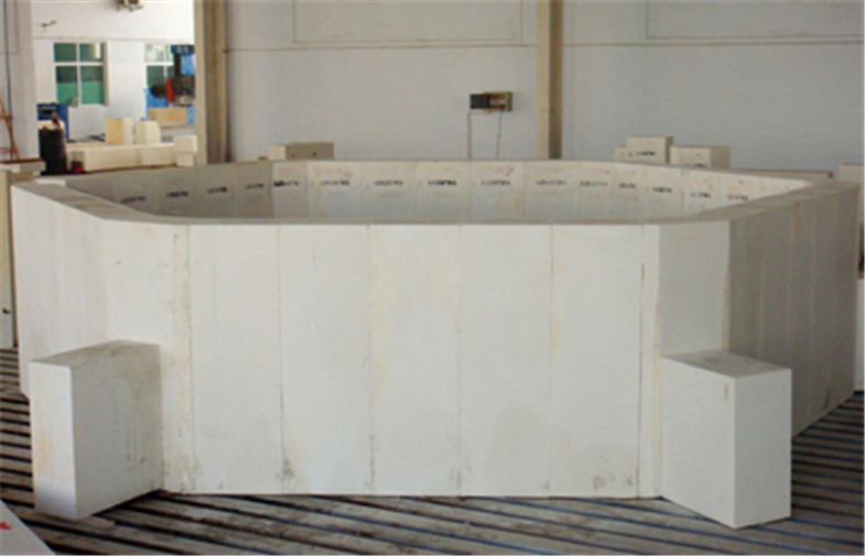 White Fused Cast High Alumina Fire Bricks , High Temp Brick 32% Baddeleyite